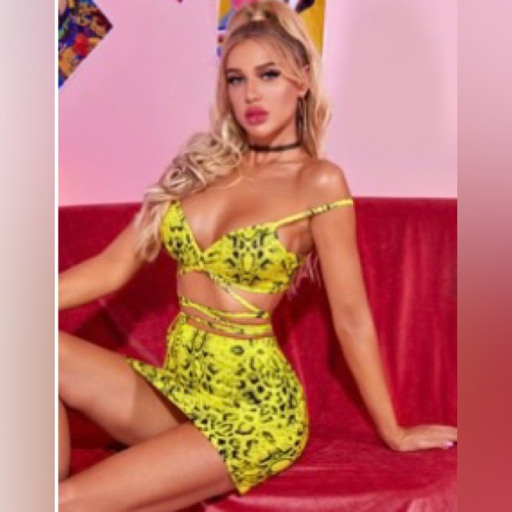Snakeskin Print Drawstring Front Cami Top & Skirt Set
Size:S